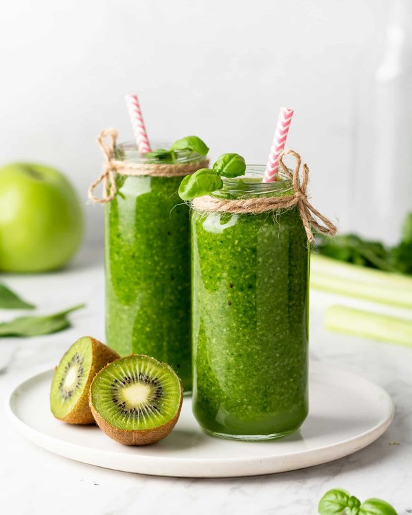 Comment faire des smoothies verts sans sucre pour un boost nutritionnel?
