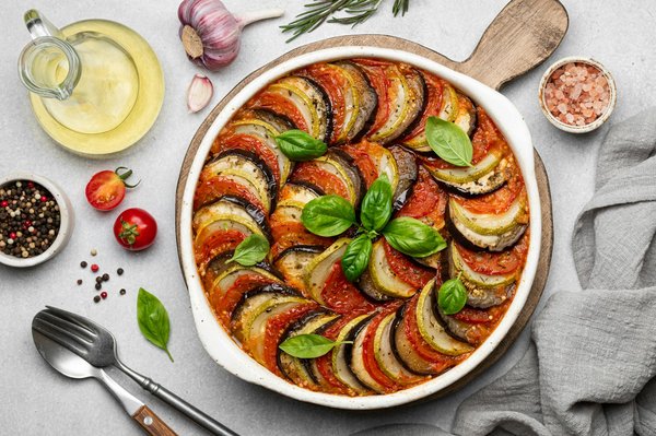 Comment préparer une ratatouille niçoise avec des légumes fondants et parfumés?